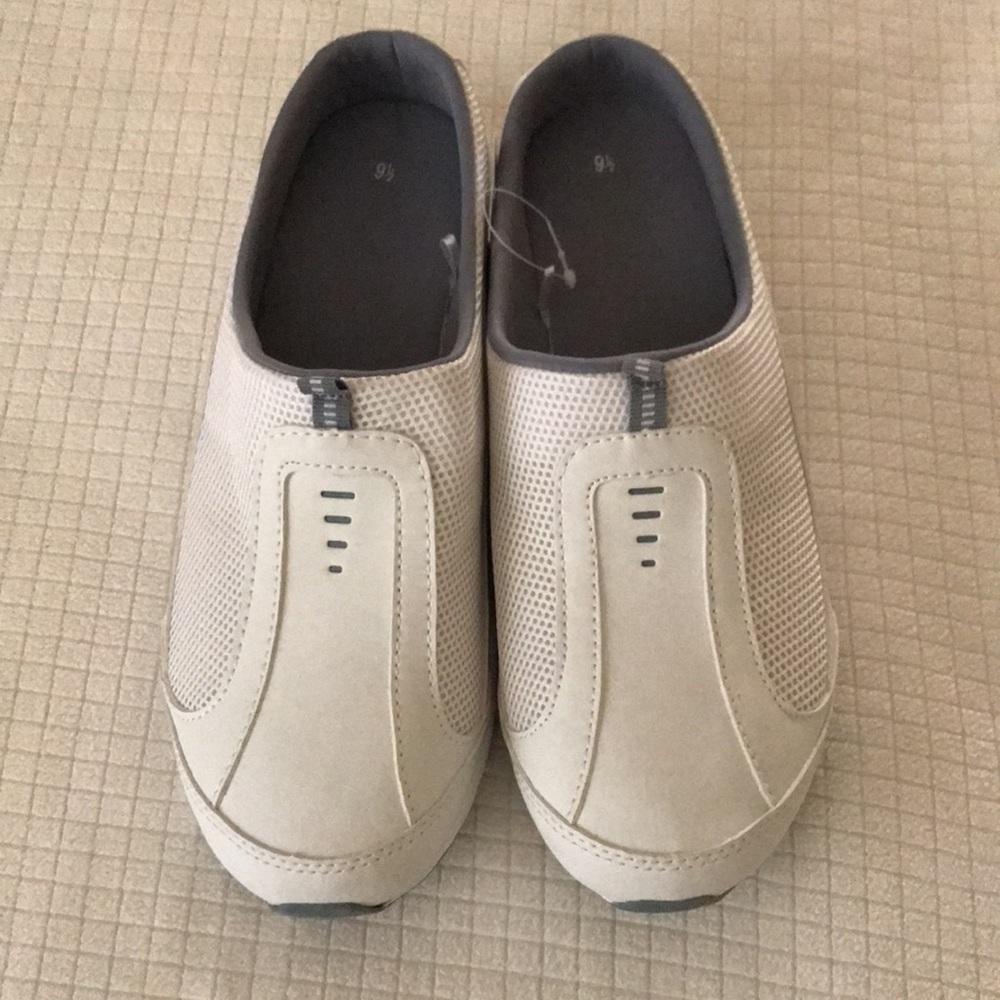 Ladies Shoes White Size 9.5 NWT - Picture 2 of 2